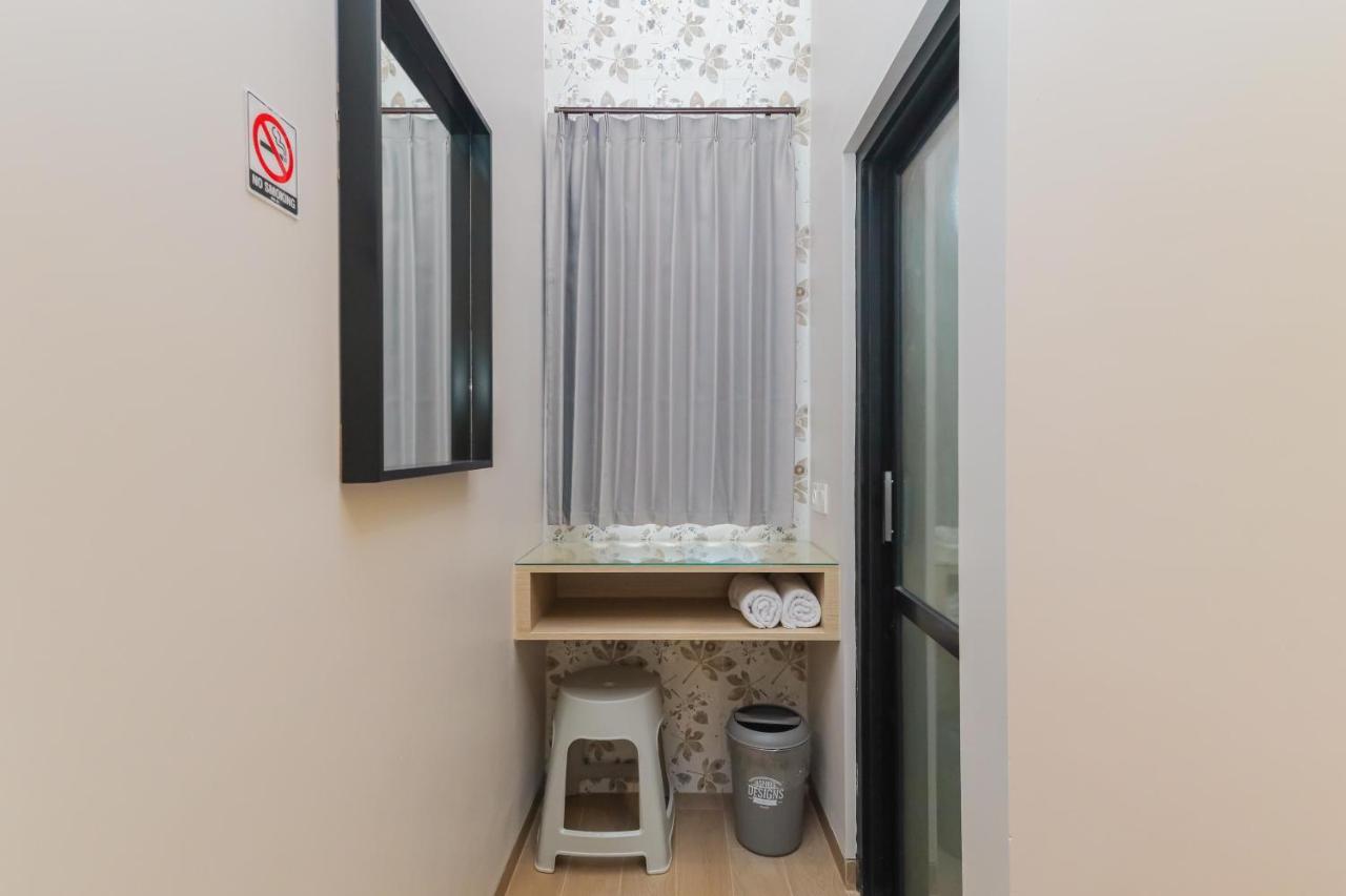Sans Hotel Clover Ace Surabaya By Reddoorz מראה חיצוני תמונה