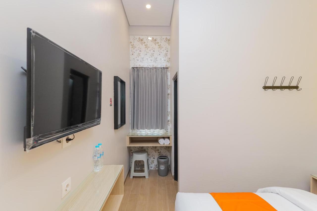 Sans Hotel Clover Ace Surabaya By Reddoorz מראה חיצוני תמונה