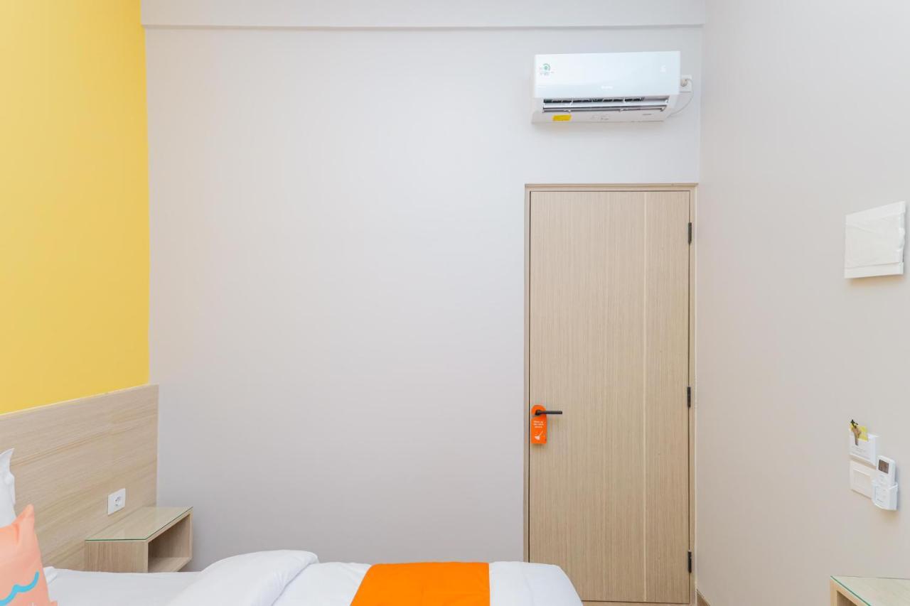 Sans Hotel Clover Ace Surabaya By Reddoorz מראה חיצוני תמונה