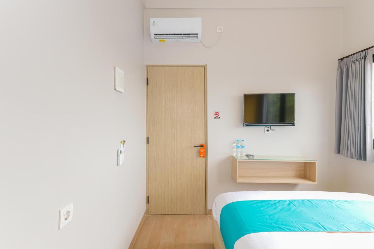 Sans Hotel Clover Ace Surabaya By Reddoorz מראה חיצוני תמונה